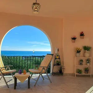 estepona-seafront-apartment.1costadelsol.com/